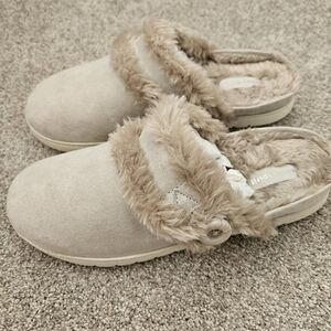 NEW Easy Spirit Slippers